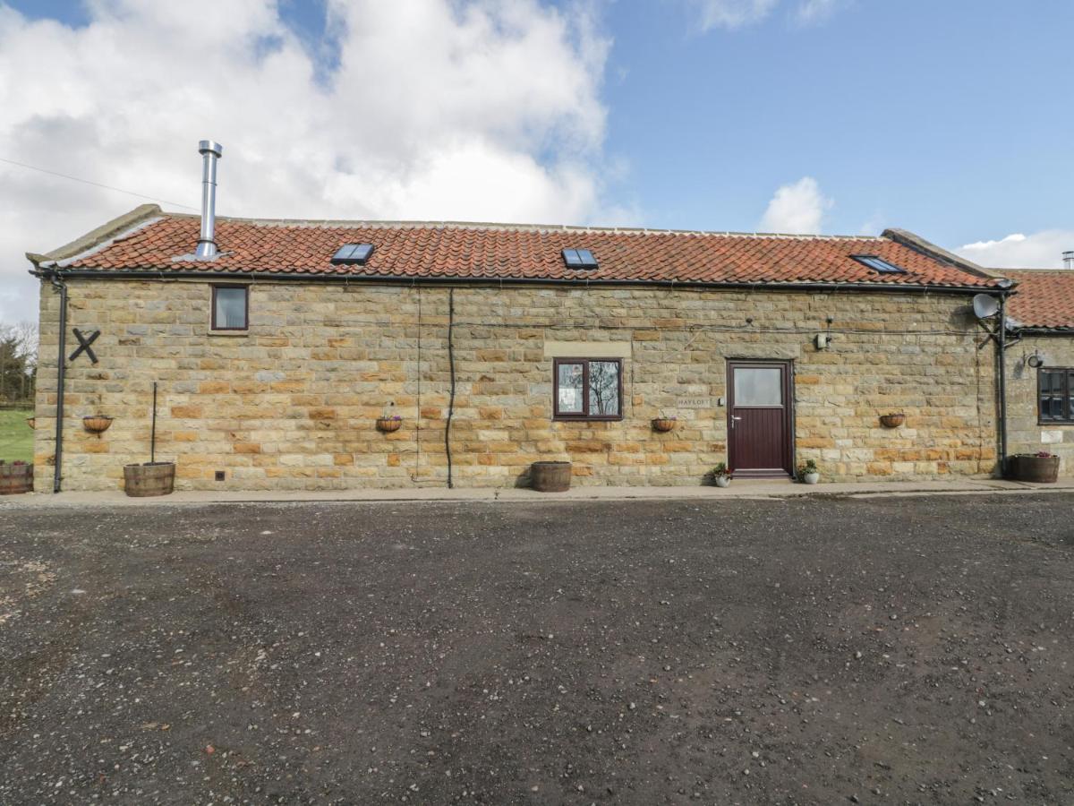 Hayloft Villa Staintondale Bagian luar foto
